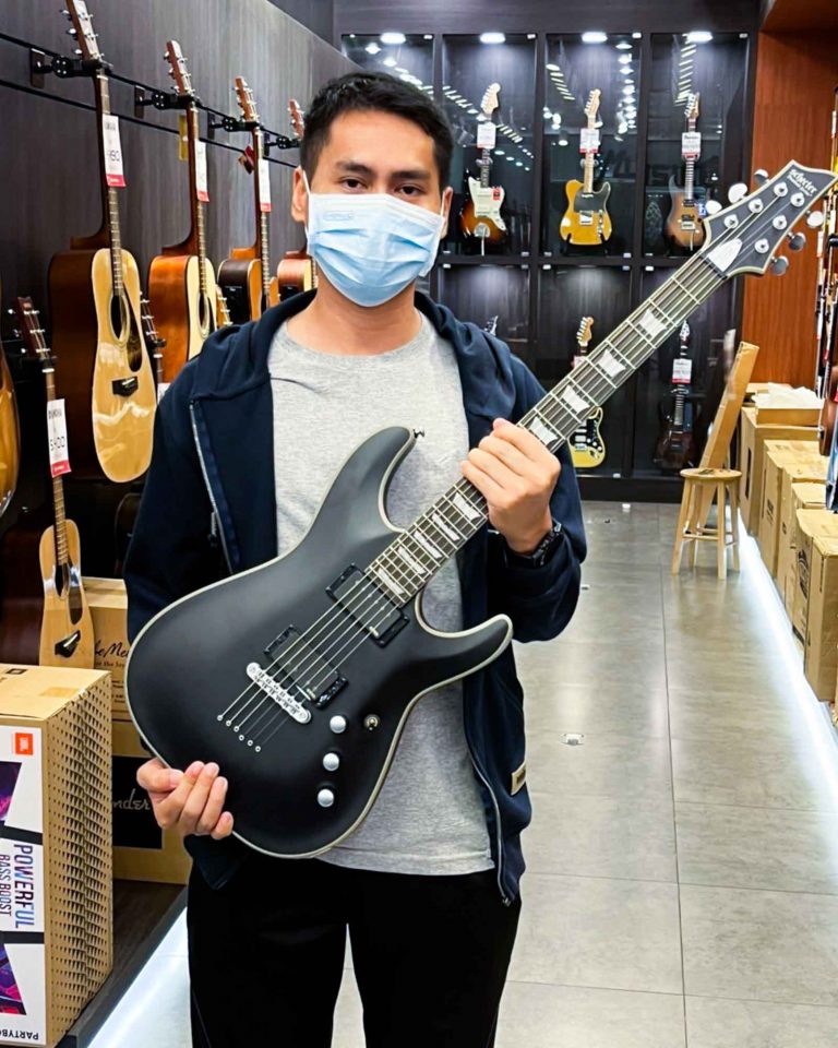 Schecter C-1 Platinum ลูกค้า Music Arms