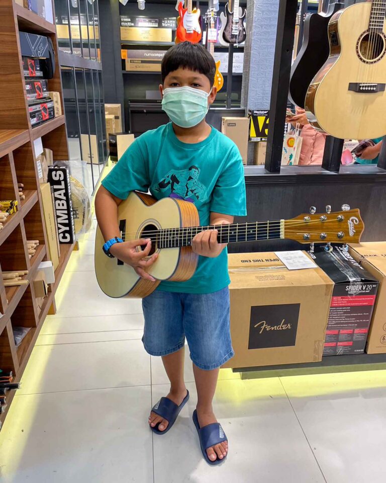 โปร่งไฟฟ้า Gusta MINI2EWE 36 II Acoustic guitar walnut ชล