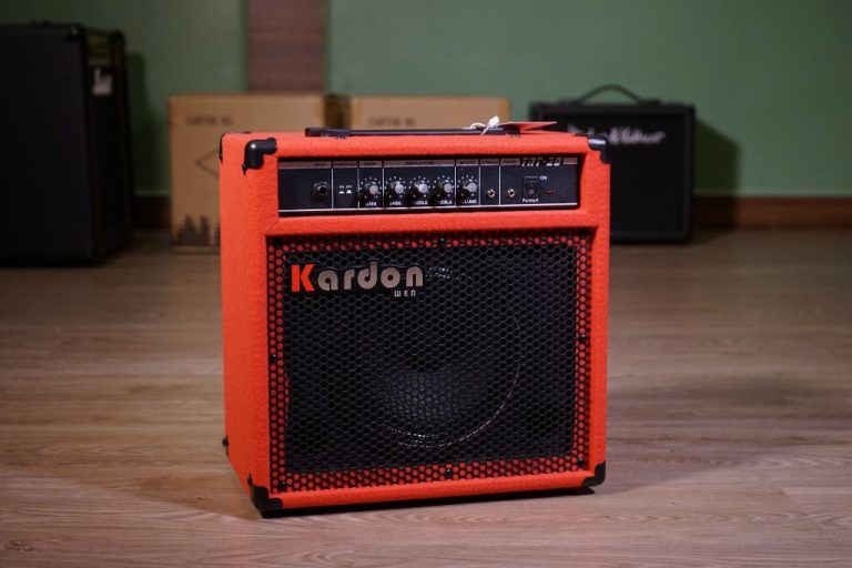 แอมป์ Kardon TNT20 สีแดง