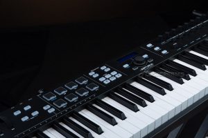 แนะนำ 4 MIDI Controller น่าใช้ งบ 15,000 บาทราคาถูกสุด