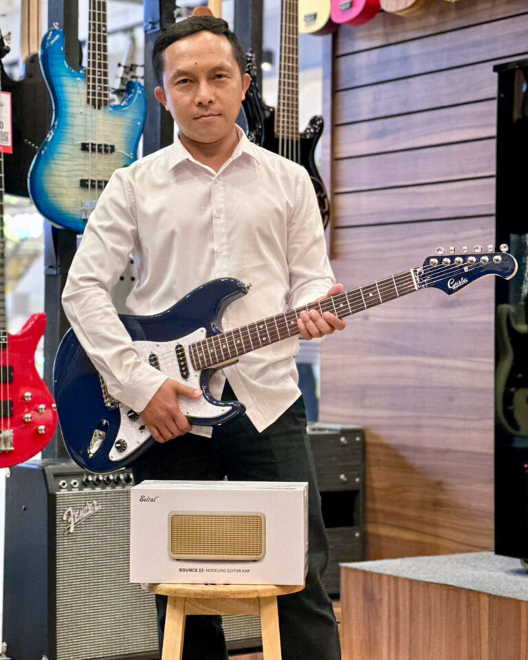 Gusta GST-03 HSS Deep Ocean + Belcat Bounce 15 Black