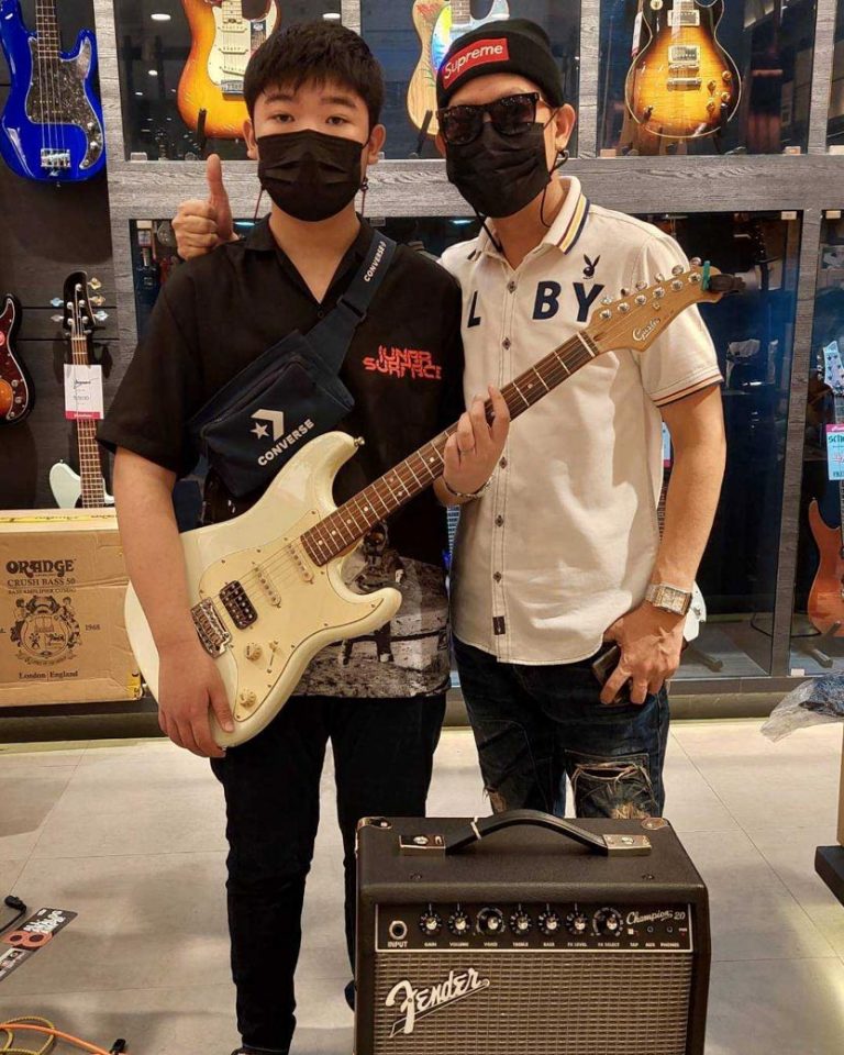 Gusta GST-05 Hss แอมป์ไฟฟ้า Fender champion 20 บางแค