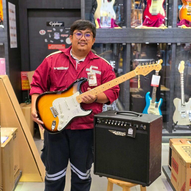 FENDER Tradnl II 50S Strat MN 2TS +- แอมป์ไฟฟ้า Ashdown SX-5C