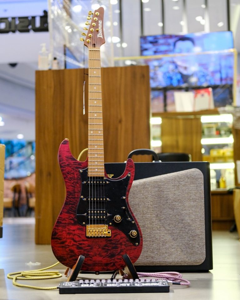 กีต้าร์ไฟฟ้า Ibanez SLM10 Scott LePage