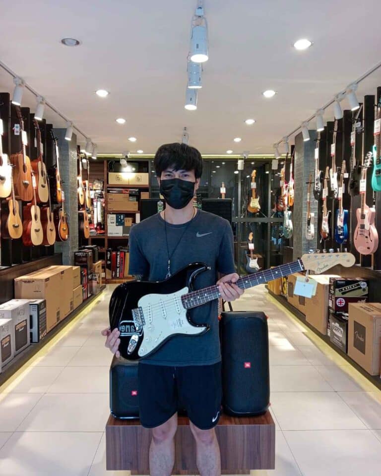 ไฟฟ้า FENDER Tradnl II 60S Strat RW BLK ชล