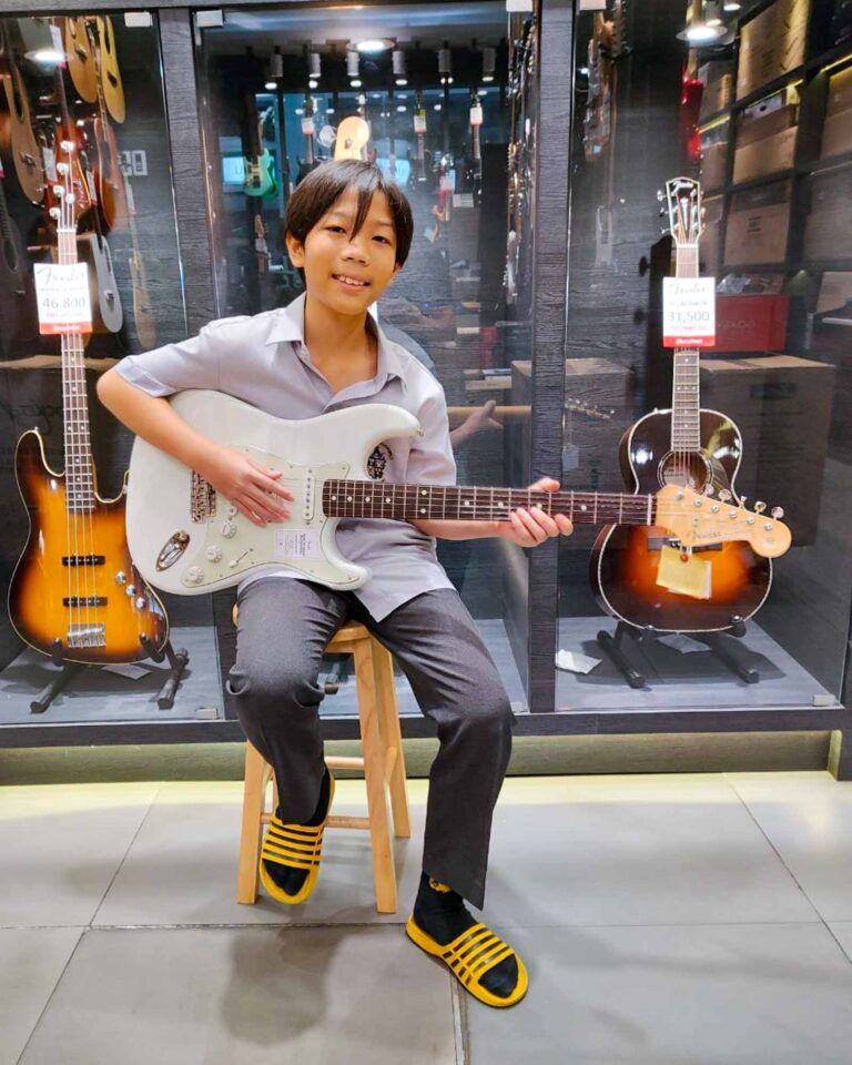 ไฟฟ้า FENDER Tradnl II 60S Strat RW OWT แฟชั่น