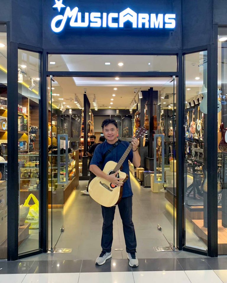 Fender FA-125CE ลูกค้า Music Arms