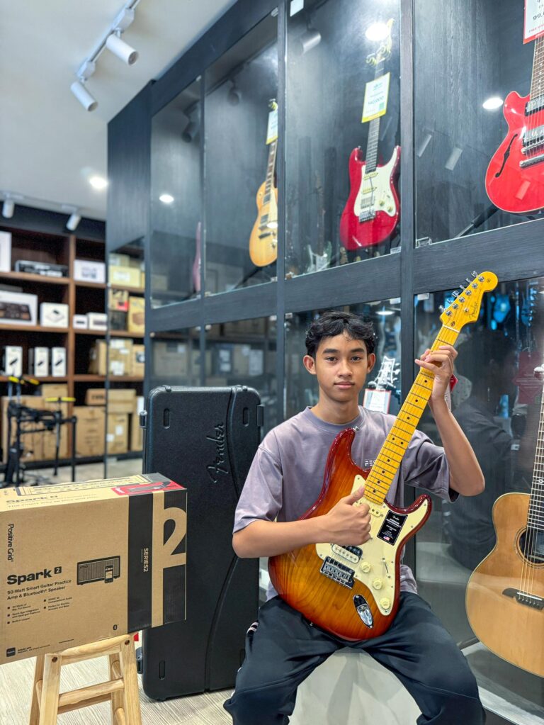 FENDER AM PRO II STRAT HSS MN Sienna Sunburst + 2แอมป์กีตาร์ Positive Grid Spark 2 Black