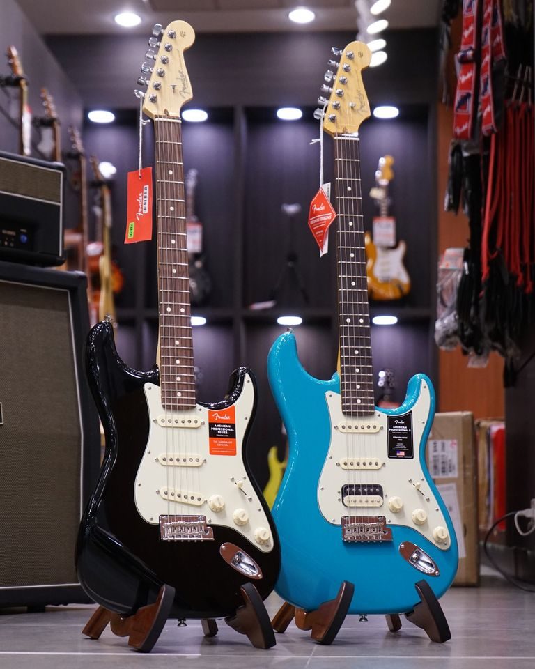 Showcase Fender American Professional II Stratocaster HSS กีตาร์ไฟฟ้า
