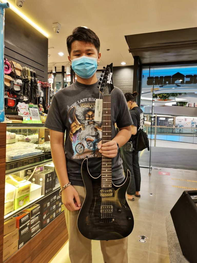 ลูกค้า IBANEZ GRGA 120QA ร้าน Music Arms