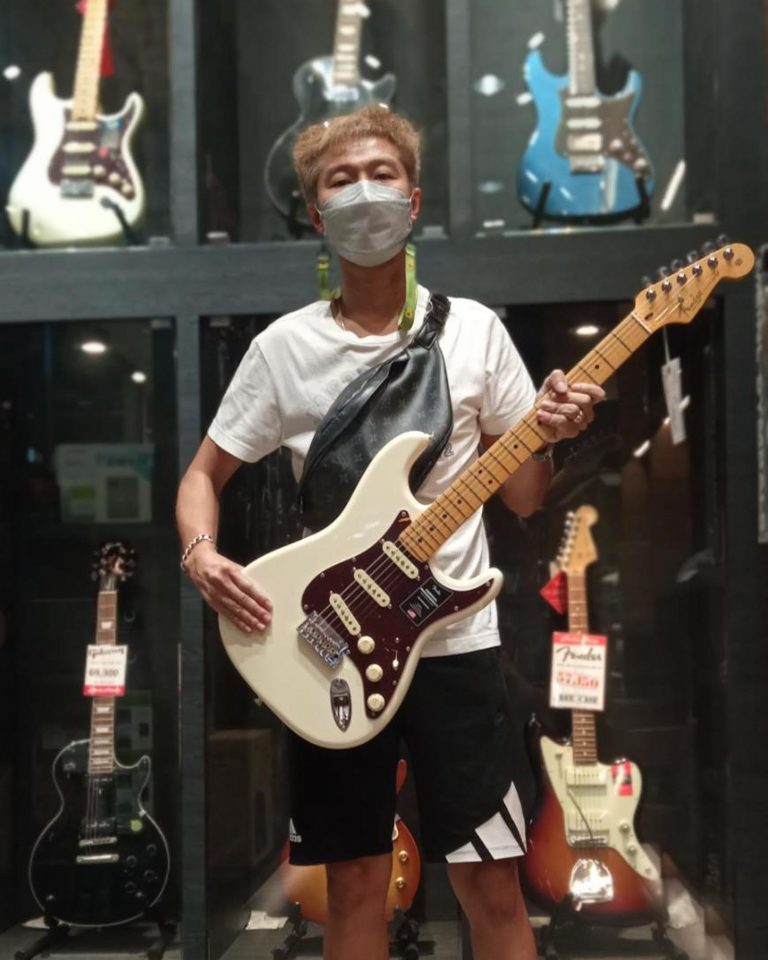 ไฟฟ้า FENDER AM PRO II STRAT MN Olympic White งามวงศ์วาน