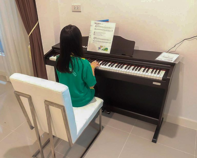 Nux WK-400 ลูกค้า Music Arms