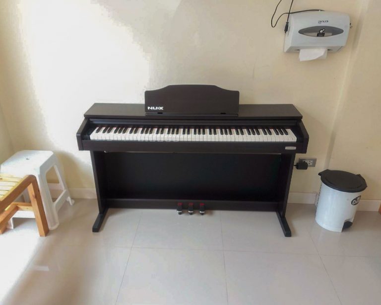 Nux WK-400 ลูกค้า Music Arms