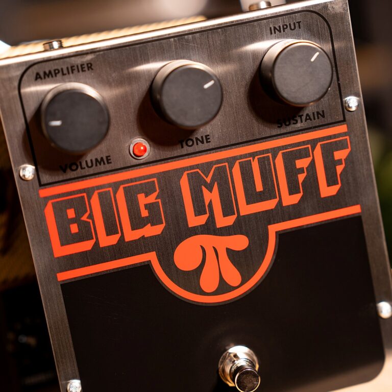 Stompbox guitar fuzz pedal with Big Muff logo and three knobs labeled Volume, Tone, Sustain. ขายราคาพิเศษ
