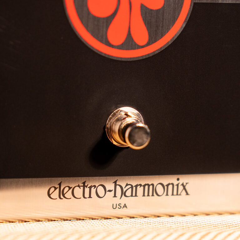 Close-up of a metal knob on a black Electro-Harmonix effects pedal, with the brand name visible below. ขายราคาพิเศษ