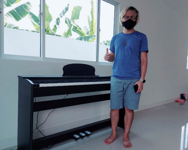 ประกอบเปียโนไฟฟ้ารุ่นColeman F-107 ลูกค้า