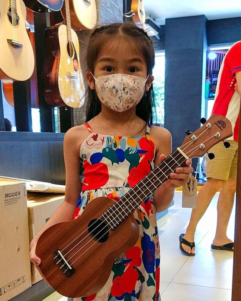 อูคูเลเล่ aNueNue B1 Soprano ชล