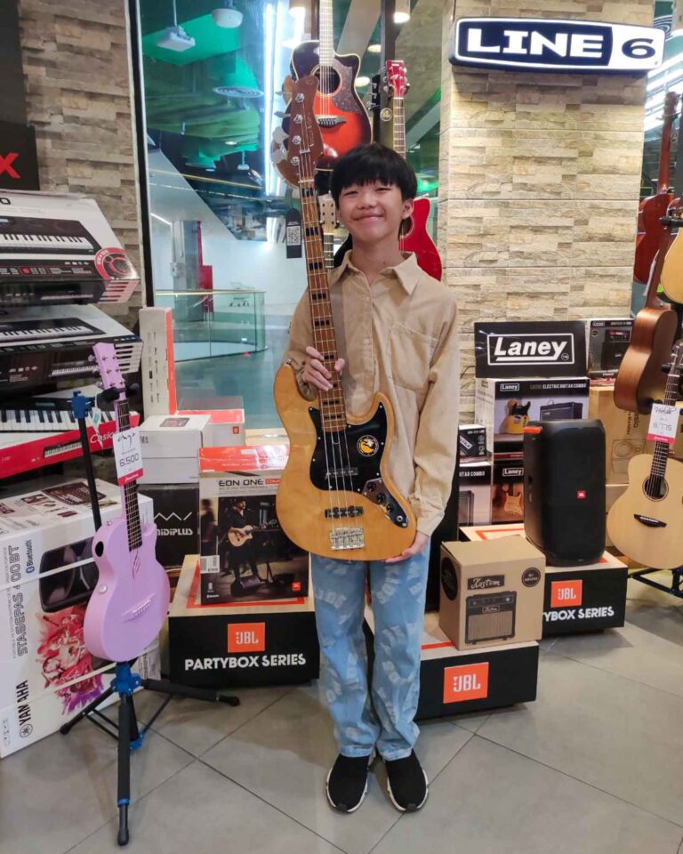 เบส 4 Sire Marcus Miller V5 Natural ซีคอน