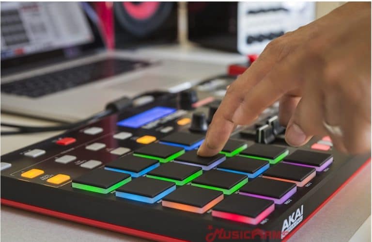 Akai-MPD232-side ขายราคาพิเศษ