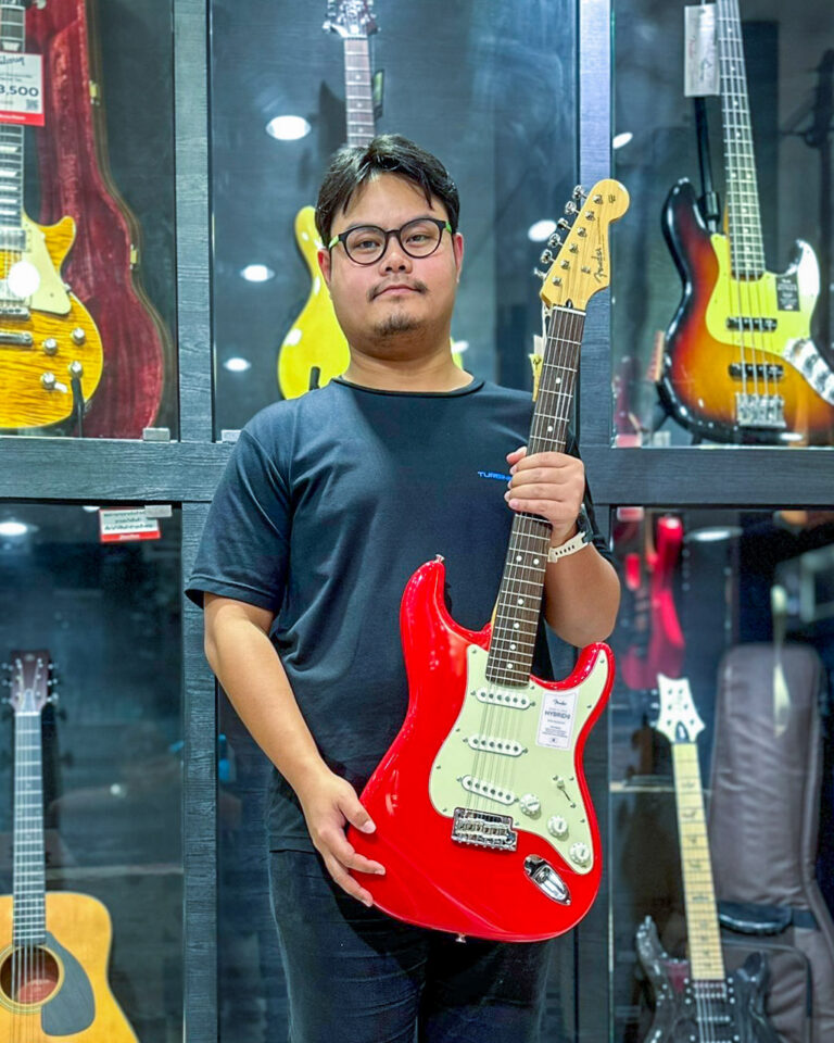 FENDER HYBRID II STRAT RW MDR