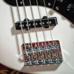 SIRE MARCUS MILLER V3 2ND 5 STRINGS เบสไฟฟ้า ANTIQUE WHITE ขายราคาพิเศษ