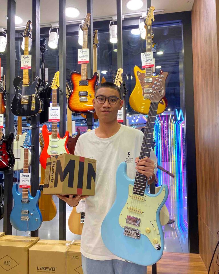 1ไฟฟ้า Schecter Nick Johnston HSS RW AFrost +ซอฟ 2pcs+แอมป์กีตาร์ Positive Grid Spark Mini BK อิม