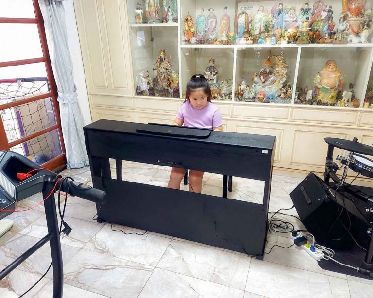 Coleman F301BT ลูกค้า Music Arms