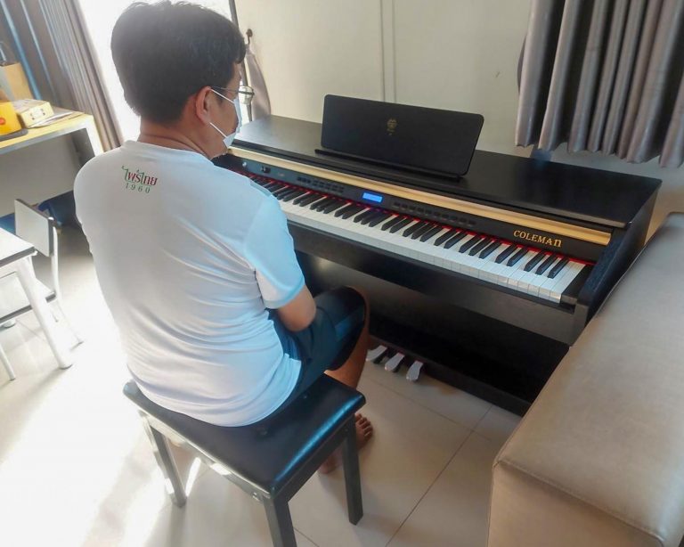 Coleman F401BT ลูกค้า Music Arms