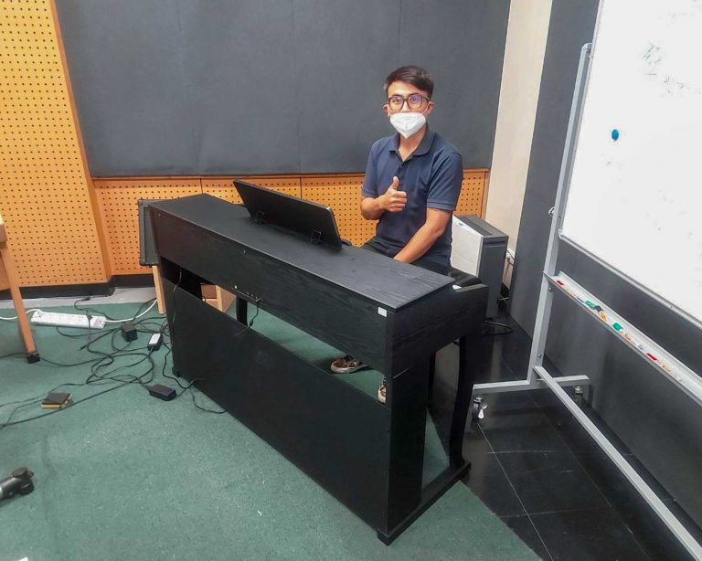 Coleman F401BT ลูกค้า Music Arms