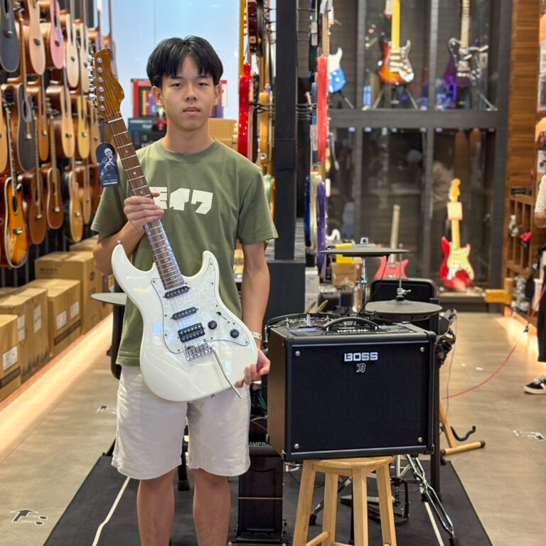 Sire Larry Carlton S7 Antique White+BOSS KATANA 50 GEN 3