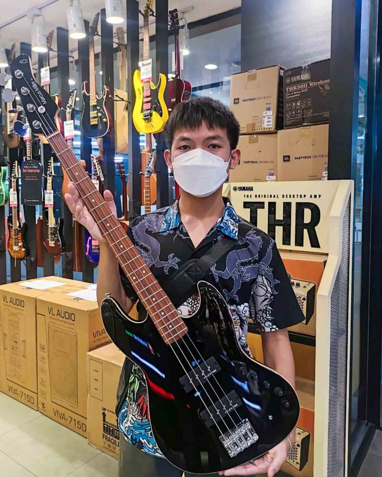 Sire V3 Beauty Marcus Miller Bass ลูกค้า Music Arms