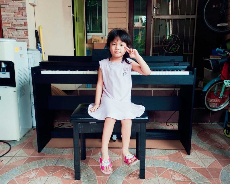 ลูกค้าประกอบเปียโนไฟฟ้ารุ่นColeman f-201BK