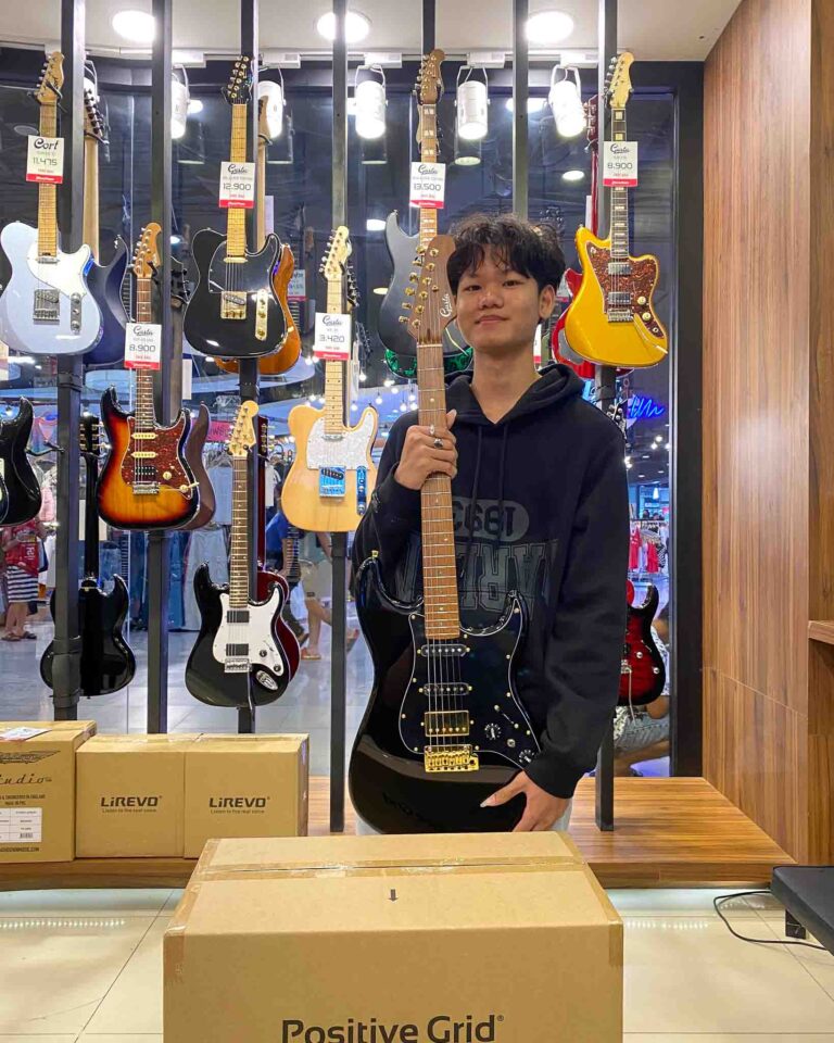 Gusta GST Black Edition + แอมป์กีตาร์ Positive Grid Spark BK