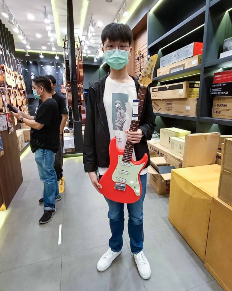 Ibanez AZES31 ลูกค้า Music Arms