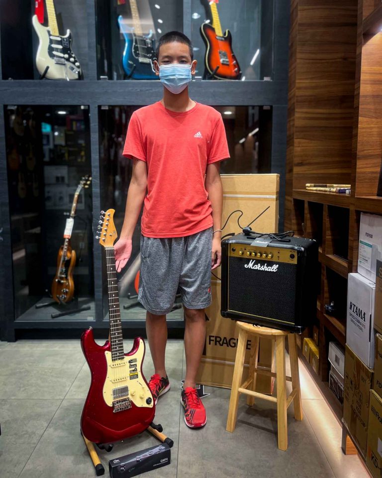 GTRS S800 + Marshall MG15 ลูกค้า Music Arms