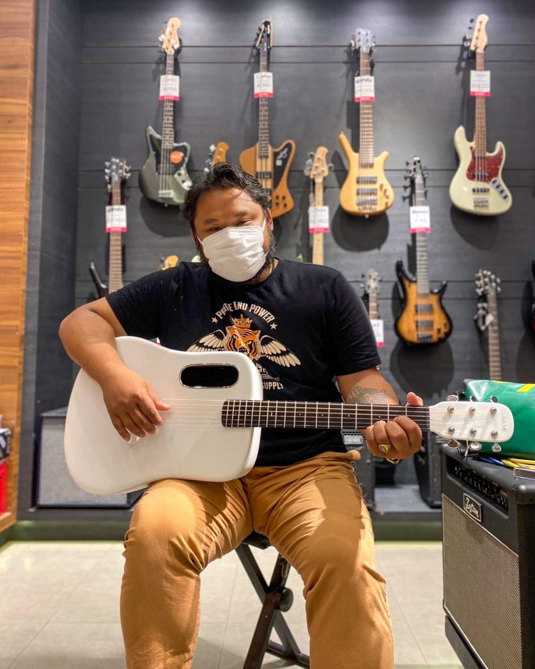 Lava ME 3 38″ space bag ลูกค้า Music Arms