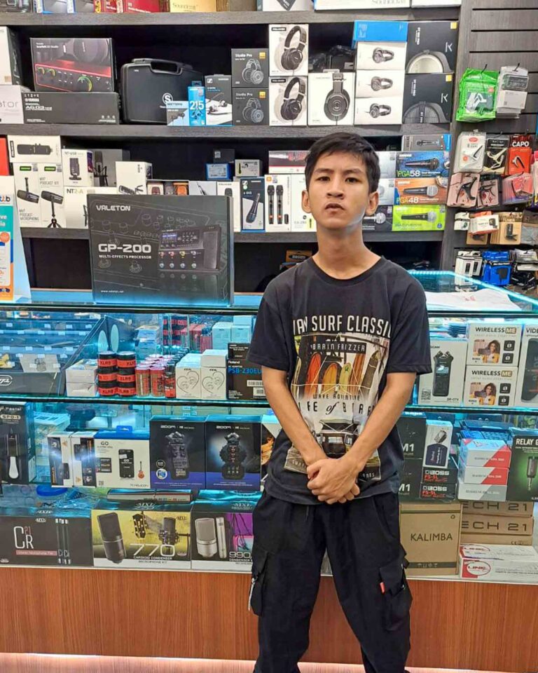 เอฟเฟค Valeton GP-200 สีดำ รังสิต