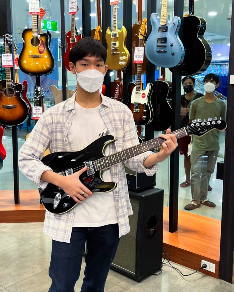 Fender Modern Stratocaster HH ลูกค้า Music Arms