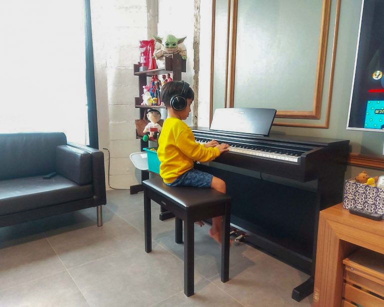 Yamaha YDP-145 ลูกค้า Music Arms