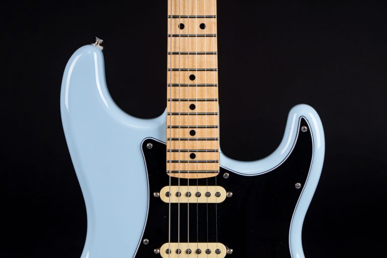 Fender-Player-Stratocaster-HSS-Sonic-Blue-LimitedFender-Player-Stratocaster-HSS-Sonic-Blue-Limited ขายราคาพิเศษ