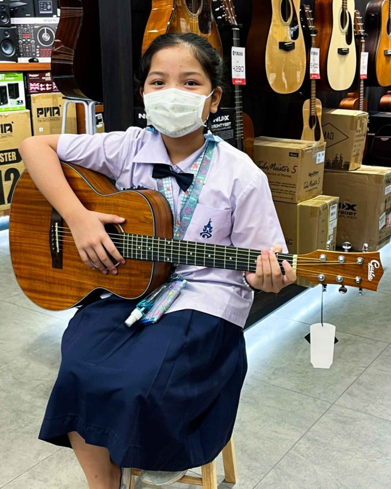 Gusta Mini 4E ลูกค้า Music Arms