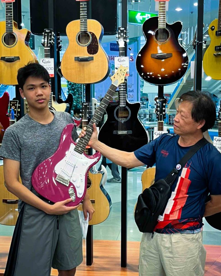 PRS SE Silver Sky ลูกค้า Music Arms