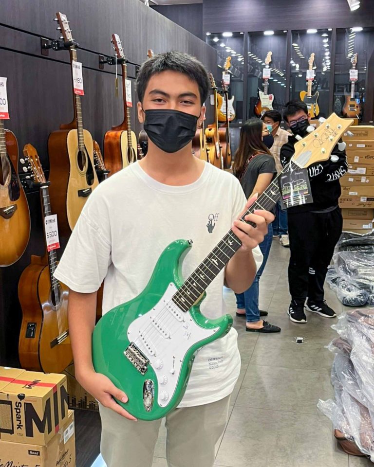 PRS SE Silver Sky ลูกค้า Music Arms