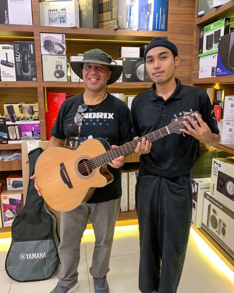 โปร่งไฟฟ้า Takamine GN20CE N ชล