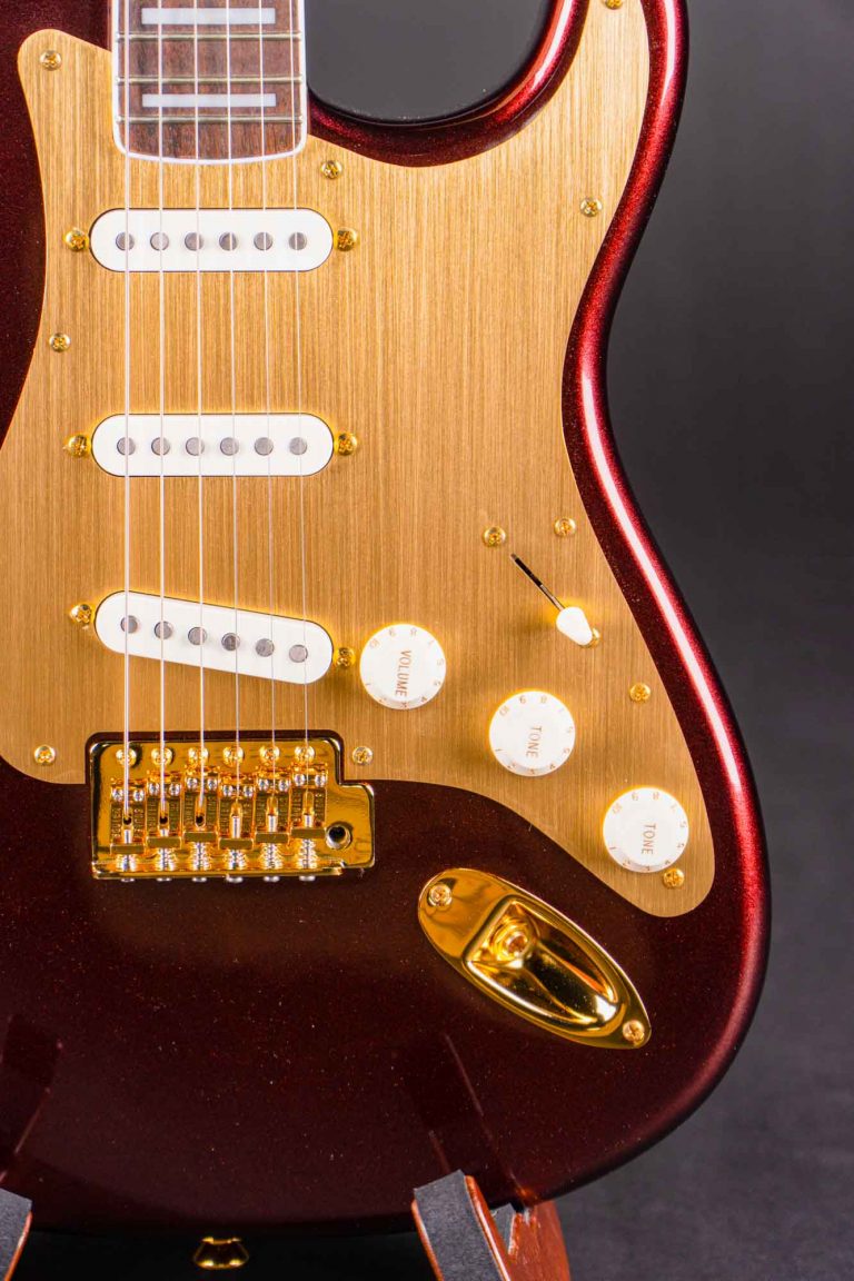 Squier 40th Anniversary Stratocaster Gold Edition Ruby Red Metallic Pickup ขายราคาพิเศษ