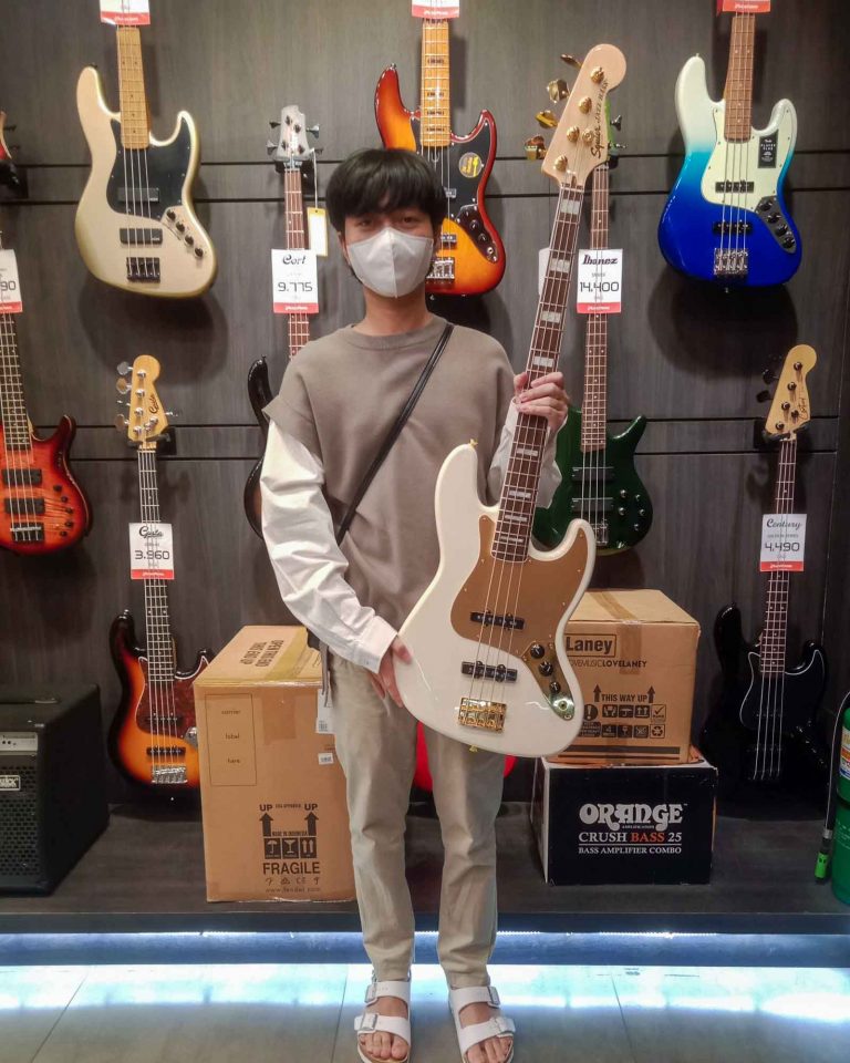 Squier 40th Anniversary Jazz Bass Gold Edition ลูกค้า Music Arms