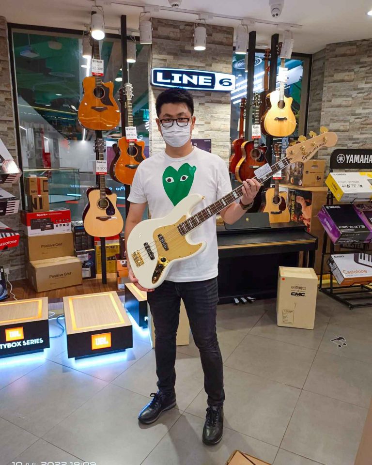 Squier 40th Anniversary Jazz Bass Gold Edition ลูกค้า Music Arms