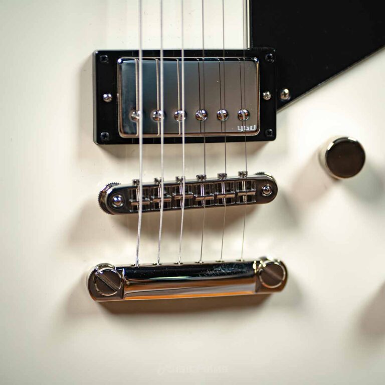 YAMAHA RSS20 REVSTAR กีตาร์ไฟฟ้า White ขายราคาพิเศษ