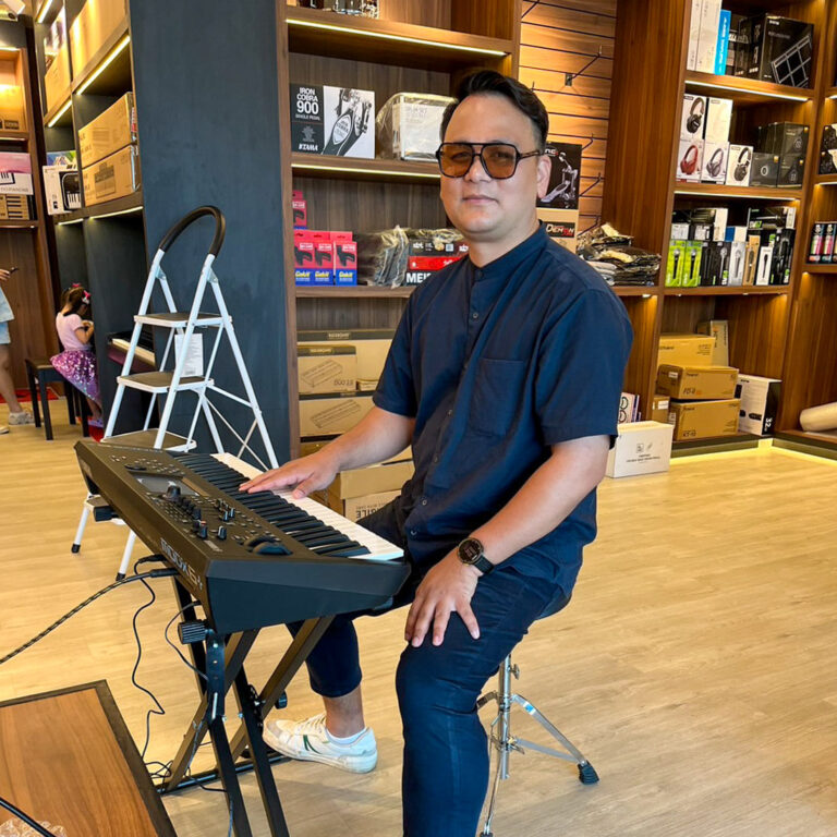 Yamaha MODX6+ 61คีย์ + แพคเดิ้ลคีย์บอร์ด Midiplus SP-2