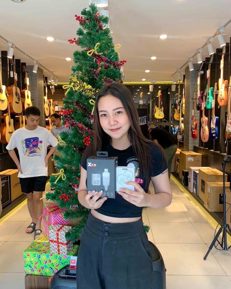 1หูฟัง In-Ear CCA-C10 NO MIC GREEN + 2ไวเรสไมค์ Xvive U4 IN-EAR MONITOR WIRELESS SYSTEM